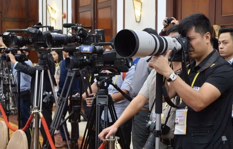 Chia sẻ link bài báo không bị phạt, nhưng copy nội dung để làm video kiếm tiền thì khác