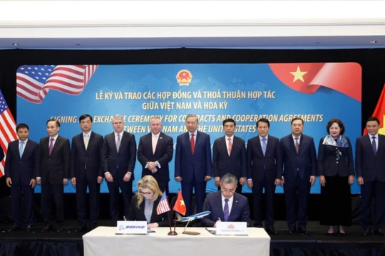 Vietnam Airlines mua 50 máy bay Boeing 737-8 hơn 8 tỉ USD