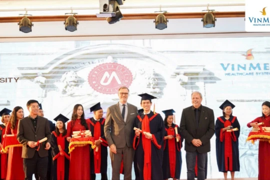 Hàng trăm bác sĩ quốc tế “tốt nghiệp” Vinmec, khẳng định chuẩn đào tạo châu Âu