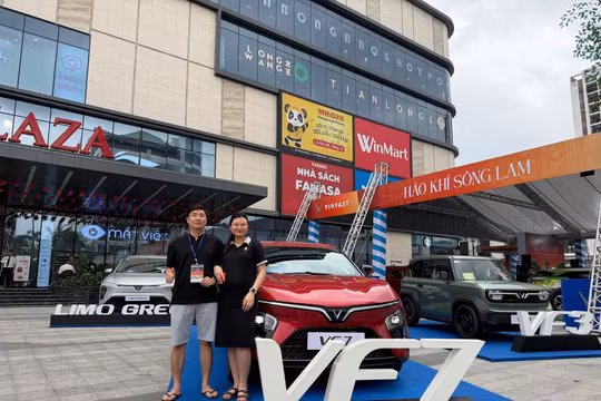 VinFast mang dải ô tô điện đến Nghệ An, VF 6 thành tâm điểm hút khách tại “Hào khí sông Lam”