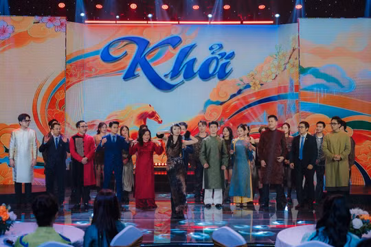 Hạnh phúc như nhân viên SHB: Vừa xem show xịn, vừa rinh lộc mang về