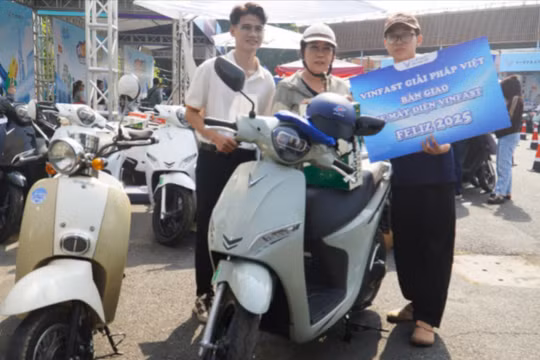 Người dùng TP.HCM hào hứng trải nghiệm, quyết định lên đời xe điện VinFast ngay trong ngày