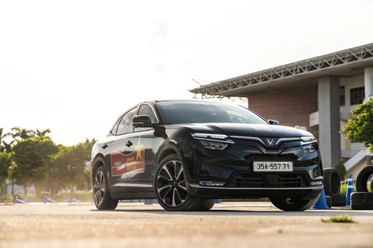 Mua VinFast VF 8 chơi Tết, du xuân, nhận cơ hội “mua xe - trúng xe”