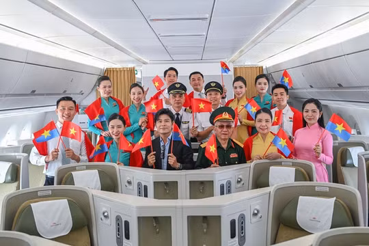Vietnam Airlines tổ chức chuyến bay đặc biệt kỷ niệm 51 năm Ngày Giải phóng miền Nam