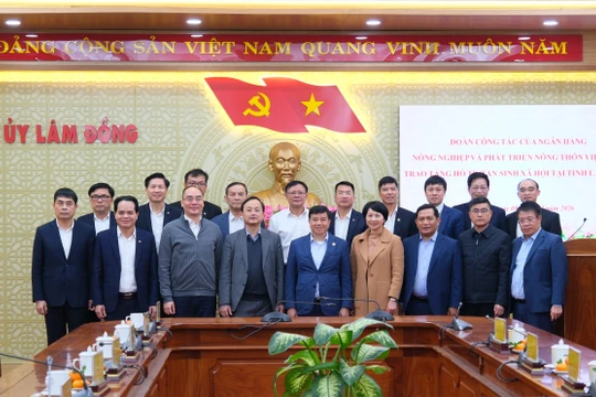 Agribank trao tặng 5 tỷ đồng chung tay chăm lo an sinh xã hội tại Lâm Đồng