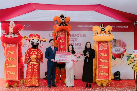 Agribank trao thưởng 1 tỷ đồng cho khách hàng gửi tiền tiết kiệm