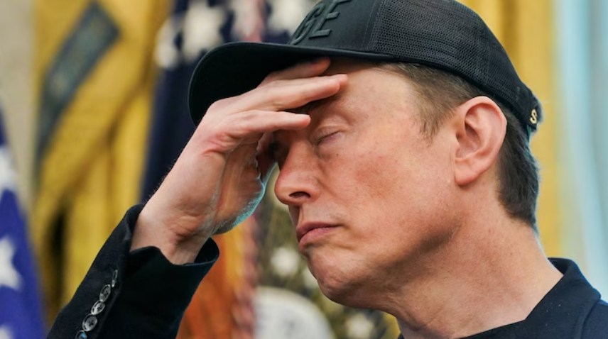 Các vệ tinh Starlink của Elon Musk rơi với số lượng lớn | VIETTIMES