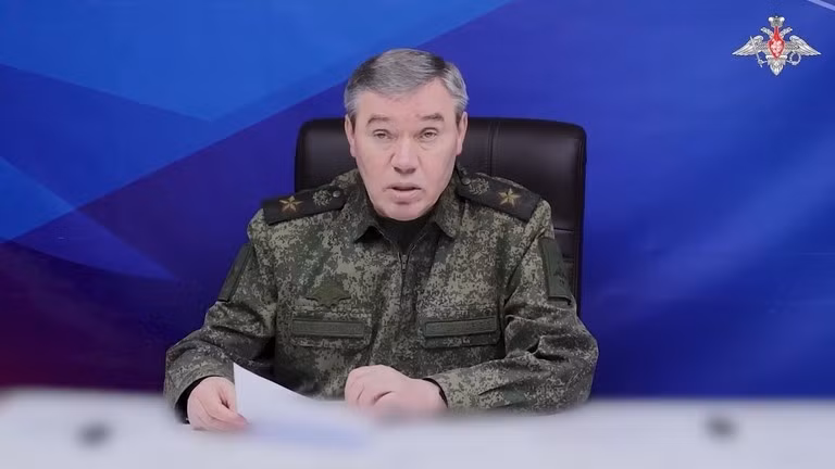 Tướng Valery Gerasimov của Nga trong cuộc họp với các chỉ huy Nhóm Trung tâm. Video do Bộ Quốc phòng công bố ngày 15/1. Ảnh: BQP Nga.