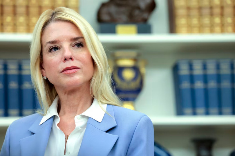 Bà Pam Bondi, Bộ trưởng Tư pháp Mỹ, tại Phòng Bầu dục của Nhà Trắng vào ngày 6/5/2025. Ảnh: Getty.
