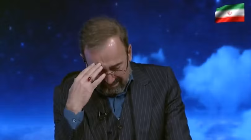 Phát thanh viên truyền hình Iran bật khóc khi đưa tin về cái chết của ông Khamenei