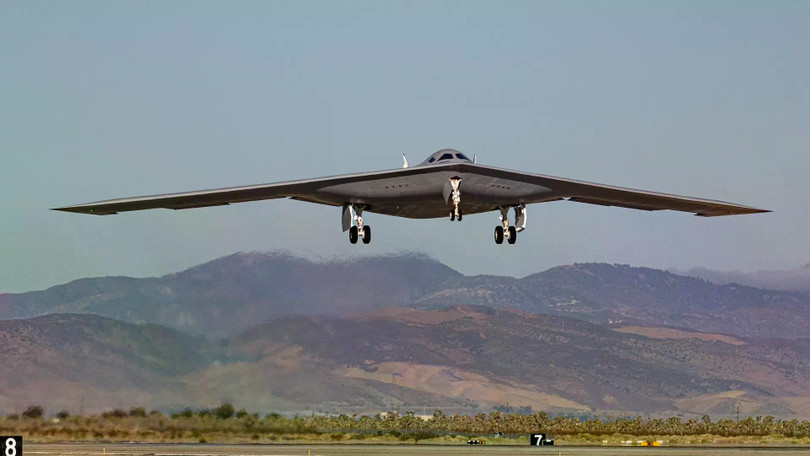 Chiếc máy bay thử nghiệm B-21 Raider thứ hai cất cánh vào ngày 11/9/2025 từ Palmdale, California, để tham gia chiến dịch thử nghiệm bay của Không quân Mỹ. Ảnh: Getty.