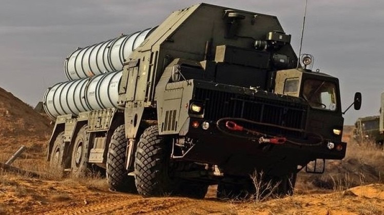 Ống phóng từ hệ thống phòng không S-300. Ảnh: MW.