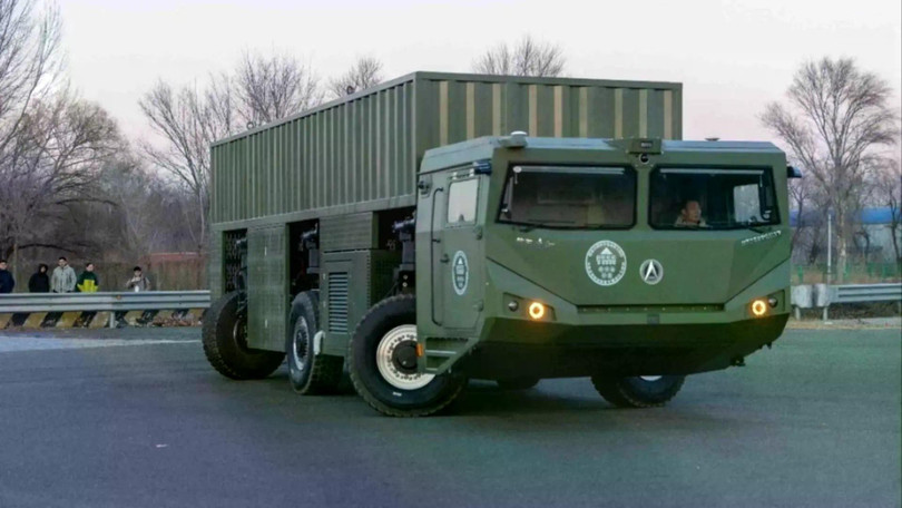 Nguyên mẫu xe hạng nặng chạy điện dạng mô-đun của Trung Quốc. Ảnh: IE.