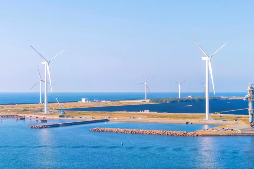 Máy phát điện tuabin gió dùng cho năng lượng tái tạo tại thị trấn Sakata, Nhật Bản. Ảnh: Getty.