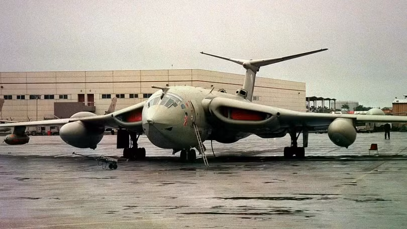 tu-b-52-den-tu-160-10-loai-may-bay-nem-bom-co-lon-lam-thay-doi-chien-tranh-tam-xa-9.jpg