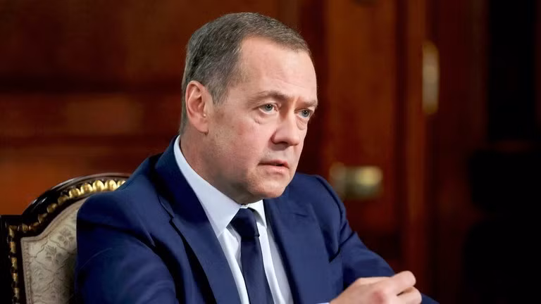 Cựu Tổng thống Nga Dmitry Medvedev tại một cuộc họp báo ở Gorki, Nga, ngày 29/1. Ảnh: Sputnik.