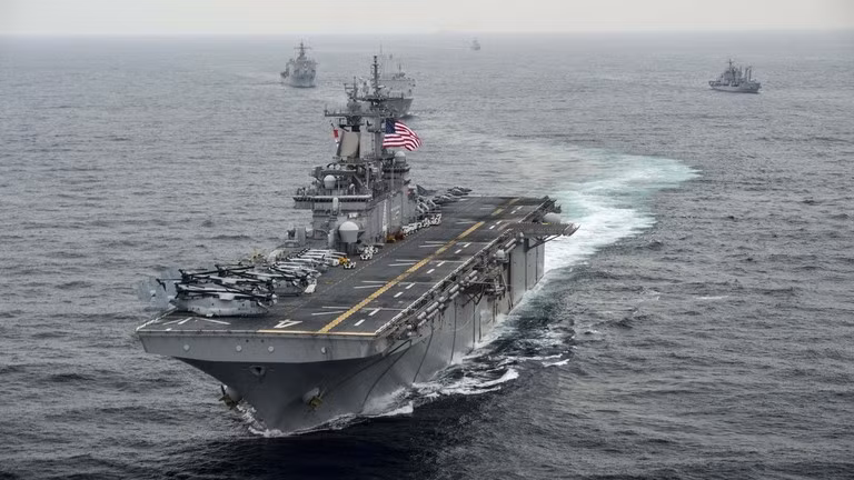 Tàu tấn công đổ bộ USS Boxer của Mỹ tham gia các cuộc tập trận. Ảnh: Getty.