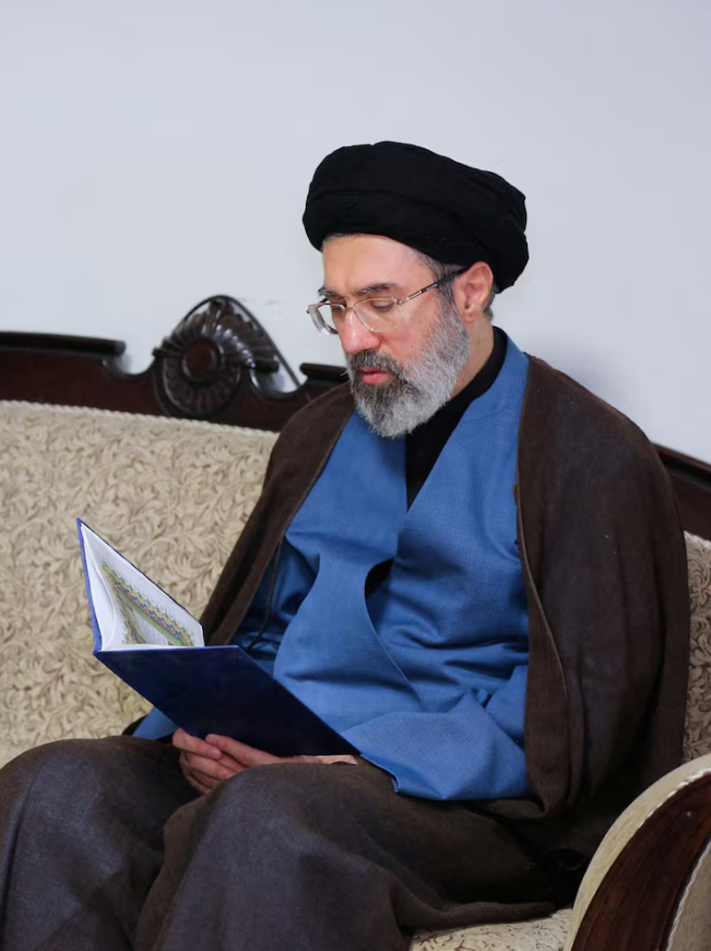 ong-mojtaba-khamenei-tan-lanh-tu-toi-cao-iran-la-ai-2.png