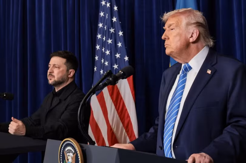 Tổng thống Mỹ Donald Trump và Tổng thống Ukraine Volodymyr Zelensky tổ chức họp báo sau cuộc gặp tại câu lạc bộ Mar-a-Lago của ông Trump ở Palm Beach, Florida, Mỹ, ngày 28/12. Ảnh: Reuters.