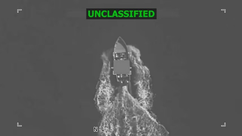 Ngày 15/12, Bộ Tư lệnh miền Nam Mỹ đã công bố đoạn video mới cho thấy "các cuộc tấn công vào 3 tàu do các Tổ chức Khủng bố điều hành trong vùng biển quốc tế", theo chỉ thị của Bộ trưởng Chiến tranh Pete Hegseth. Ảnh: CNN.