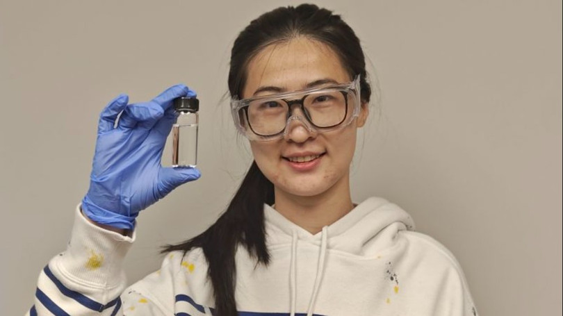 Bà Yue Sun, thuộc nhóm các nhà nghiên cứu đến từ Đại học Trung văn Hong Kong, những người đã phát triển một loại chất điện phân mới cho pin lithium-ion. Ảnh: CNN.