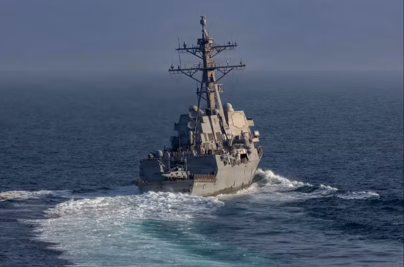 USS Frank E. Petersen Jr. là một trong hai tàu khu trục đã đi qua eo biển Hormuz vào cuối tuần qua. Ảnh:Hải quân Mỹ.