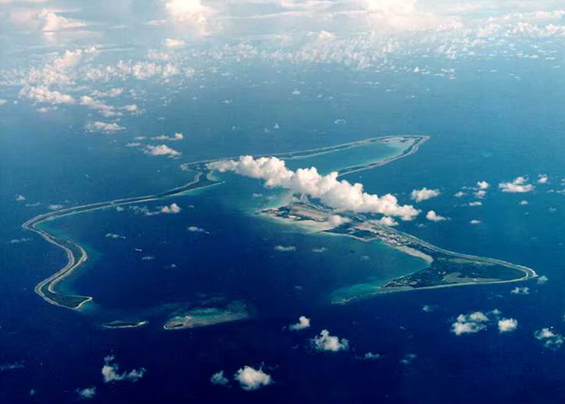 Ảnh tư liệu cho thấy Diego Garcia, hòn đảo lớn nhất trong quần đảo Chagos và là nơi đặt một căn cứ quân sự lớn của Mỹ ở giữa Ấn Độ Dương, được thuê từ Anh vào năm 1966. Ảnh: Reuters.