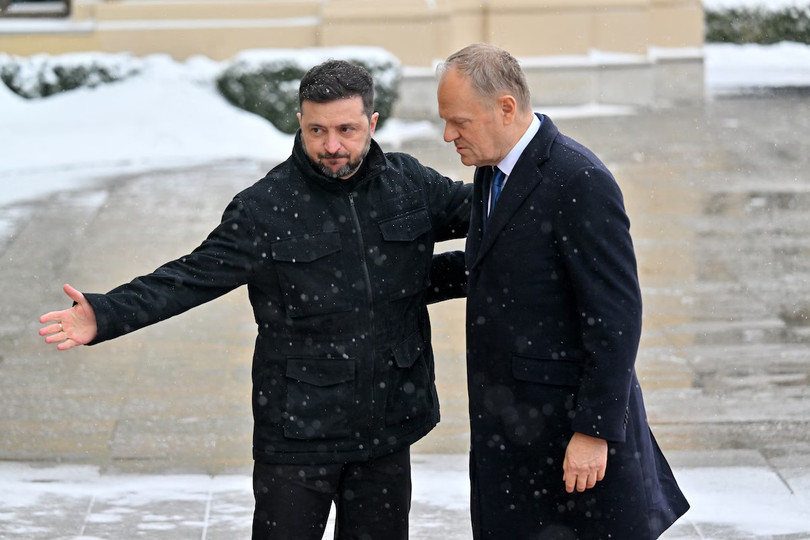 Tổng thống Ukraine Volodymyr Zelensky gặp Thủ tướng Ba Lan Donald Tusk trước cuộc họp hôm 5/2 tại Kiev. Ảnh: AFP.