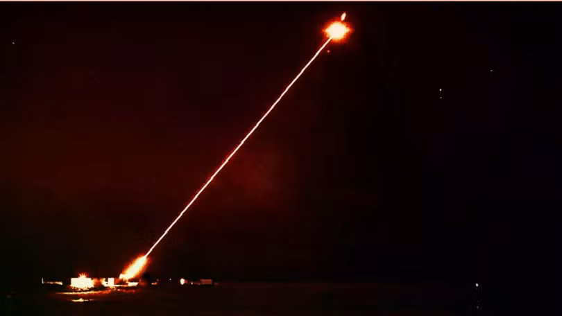 Một cuộc thử nghiệm vũ khí laser DragonFire được tiến hành tại Hebrides ở Scotland. Ảnh: IE.
