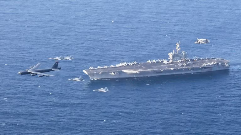 Tàu sân bay USS Abraham Lincoln tiến hành các cuộc tập trận trong khu vực thuộc trách nhiệm của Bộ Tư lệnh Trung ương Mỹ. Ảnh: Getty.