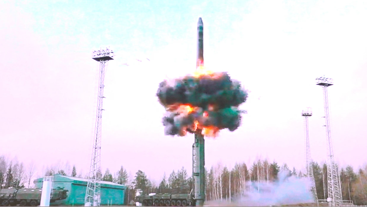 Tên lửa đạn đạo liên lục địa RS-24 Yars của Nga. Ảnh: MW.