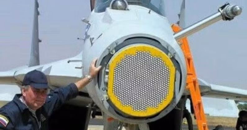 nga-trinh-lang-radar-aesa-moi-cho-su-35-tang-cuong-hay-chi-de-canh-tranh-xuat-khau-5.jpg