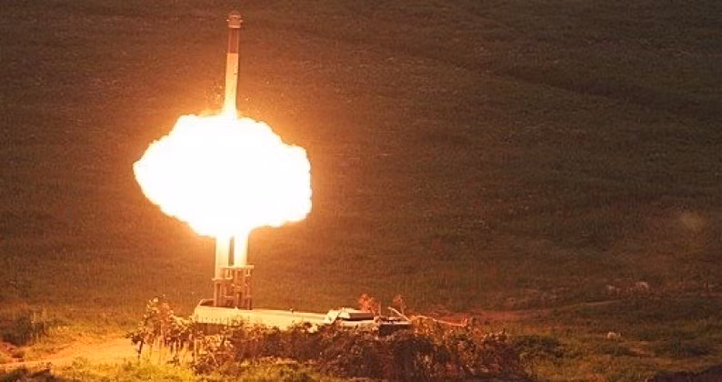 Cảnh phóng tên lửa hành trình chống hạm P-800 từ hệ thống Bastion của Nga. Ảnh: MW.