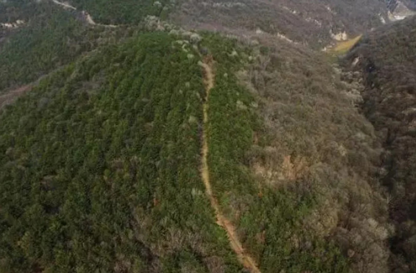 Một đoạn đường thuộc Tần trực đạo đã được xác định trước đó. Các nhà khảo cổ học đang dần dần ghép nối toàn bộ tuyến đường. Ảnh: SCMP.