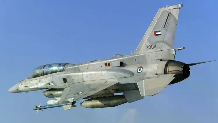 canh-hiem-o-dubai-tiem-kich-f-16-lao-theo-uav-cam-tu-iran-ban-ha-bang-phao-thay-vi-ten-lua-3.jpg