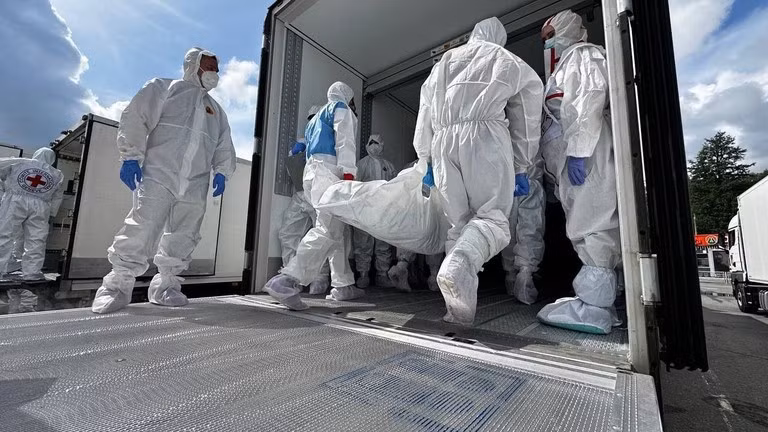 Hoạt động hồi hương thi thể các binh sĩ Ukraine và Nga thiệt mạng ngày 19/8/2025. Ảnh: Getty.