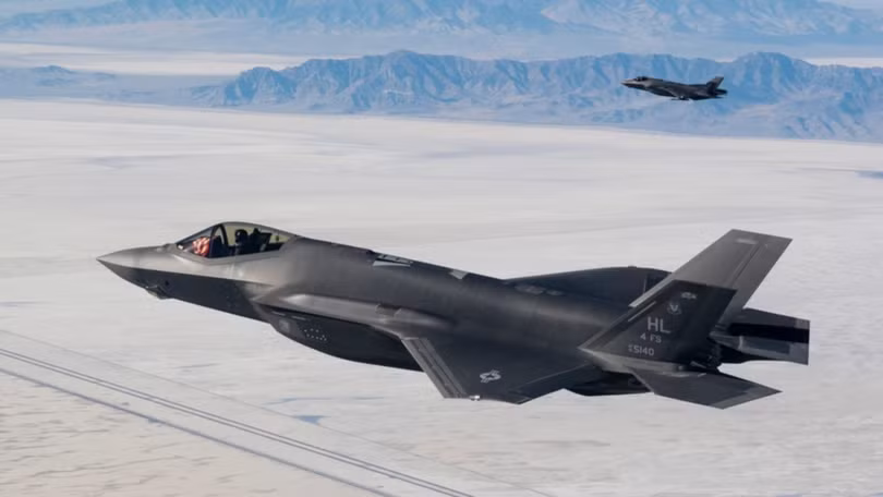 Đội hình máy bay F-35 Lightning II thuộc Phi đoàn tiêm kích 388 và 419 trong một cuộc tập trận tại trường bắn Utah Test and Training Range, ngày 19/11/2018. Ảnh: IE.