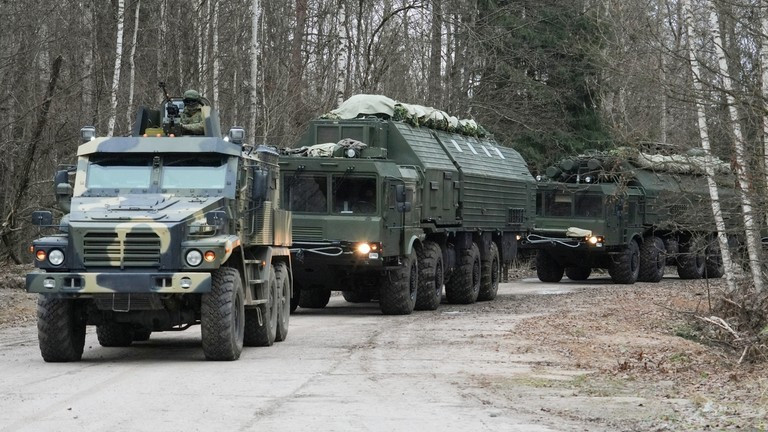 Một đơn vị cơ động đường bộ được trang bị hệ thống tên lửa siêu thanh tầm trung Oreshnik của Nga đang làm nhiệm vụ chiến đấu tại Belarus. Ảnh: Sputnik.