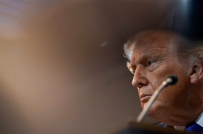 Tổng thống Mỹ Donald Trump tham dự cuộc họp báo tại Nhà Trắng, sau phán quyết của Tòa án Tối cao rằng ông đã vượt quá thẩm quyền khi áp đặt thuế quan, ngày 20/2. Ảnh: Reuters.