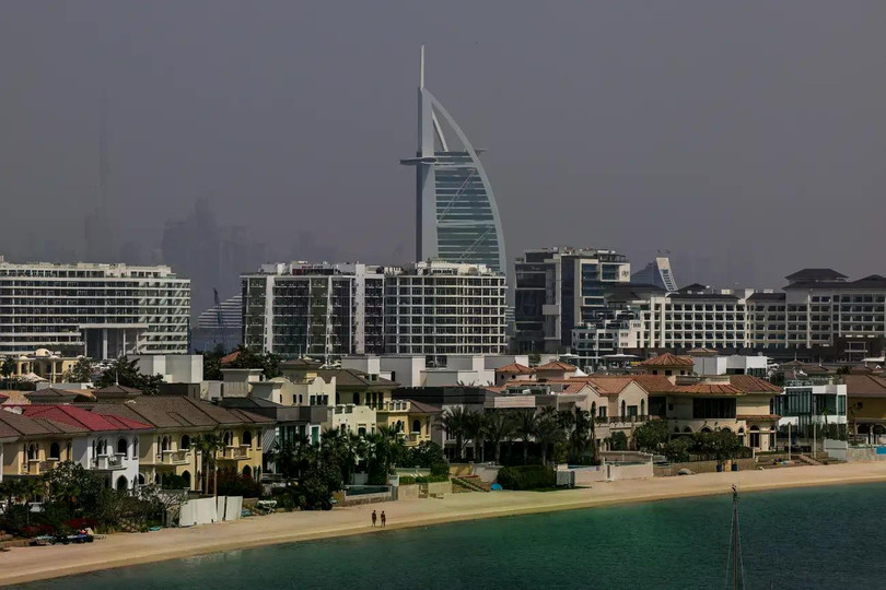 Do không phận Dubai bị đóng cửa, những người nước ngoài và khách du lịch giàu có đã thuê máy bay riêng và tài xế riêng để sơ tán khỏi thành phố trong bối cảnh cuộc chiến đang diễn ra giữa Mỹ, Israel và Iran. Ảnh: AFP.