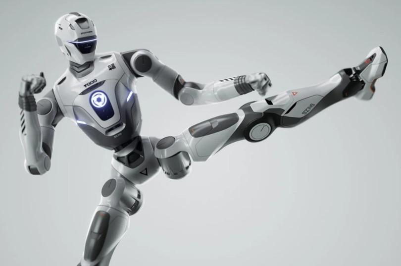 Robot hình người T800 của EngineAI Robotics có khả năng tung ra những cú đá xoay vòng kiểu Lý Tiểu Long với lực rất mạnh. Ảnh: SCMP.