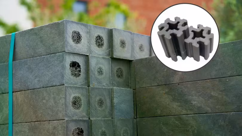 Vật liệu xây dựng được làm từ chất thải nhựa tái chế trong một bức ảnh minh họa. Ảnh: Getty.