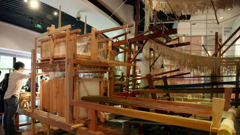 Hình ảnh phục dựng một khung dệt được sử dụng cách đây 2.000 năm tại Bảo tàng Lụa ở Trung Quốc. Ảnh: IE.