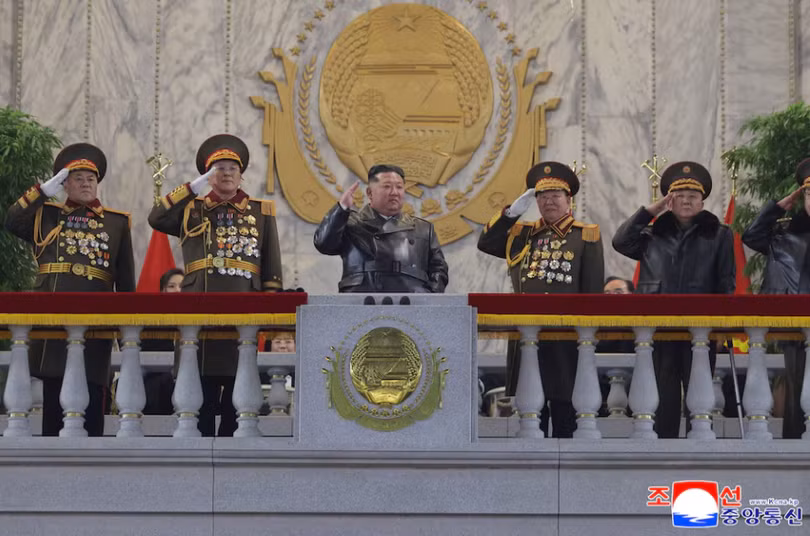 Lãnh đạo Triều Tiên Kim Jong-un tham dự lễ duyệt binh kỷ niệm Đại hội lần thứ 9 của Đảng Lao động Triều Tiên tại Bình Nhưỡng, Triều Tiên ngày 25/2. Ảnh: Reuters.