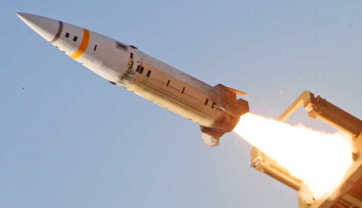 Cảnh phóng tên lửa đạn đạo ATACMS. Ảnh: MW.