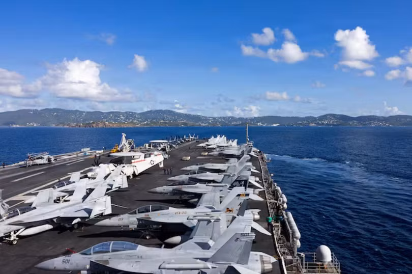 Tàu sân bay lớn nhất thế giới, tàu sân bay hạt nhân lớp Ford USS Gerald R. Ford (CVN 78) của Hải quân Mỹ, cập cảng St. Thomas, Quần đảo Virgin thuộc Mỹ ngày 1/12/2025. Ảnh: Reuters.