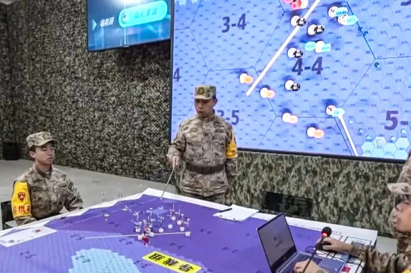 Diễn tập chiến tranh mô phỏng cuộc chạm trán giữa các phi cơ chiến đấu đa năng của Trung Quốc và Pháp. Ảnh: CCTV.