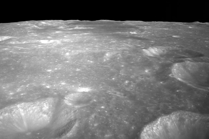 Hình ảnh bề mặt Mặt Trăng được chụp bởi tàu đổ bộ Chang’e-6. Ảnh: Xinhua.