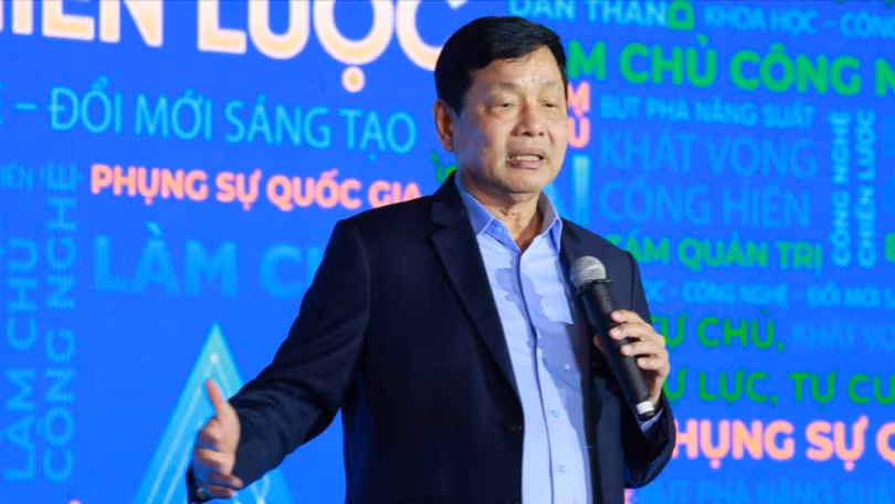 Ông Trương Gia Bình nhấn mạnh Việt Nam "không thể chỉ là một quốc gia sử dụng công nghệ, mà phải tự mình làm chủ công nghệ.