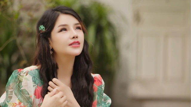 'Mỹ nhân bolero' Tô Ngọc Hà sâu lắng với MV ‘Kẹp tóc màu xanh’